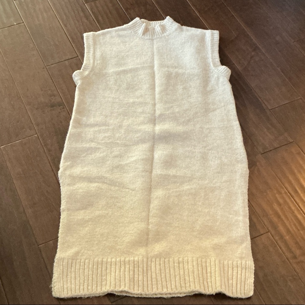 Zara Cream Sleeveless V-Neck Knit Tunic